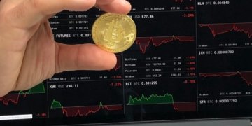 Mantra cryptocurrency chart trading trend