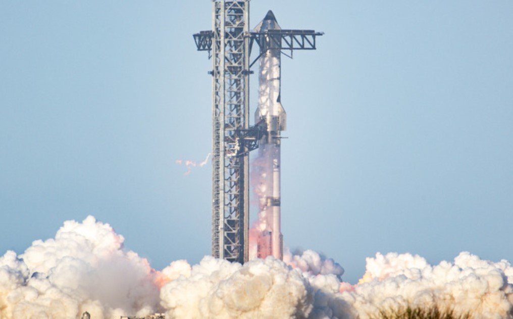 SpaceX Starship rocket explosion